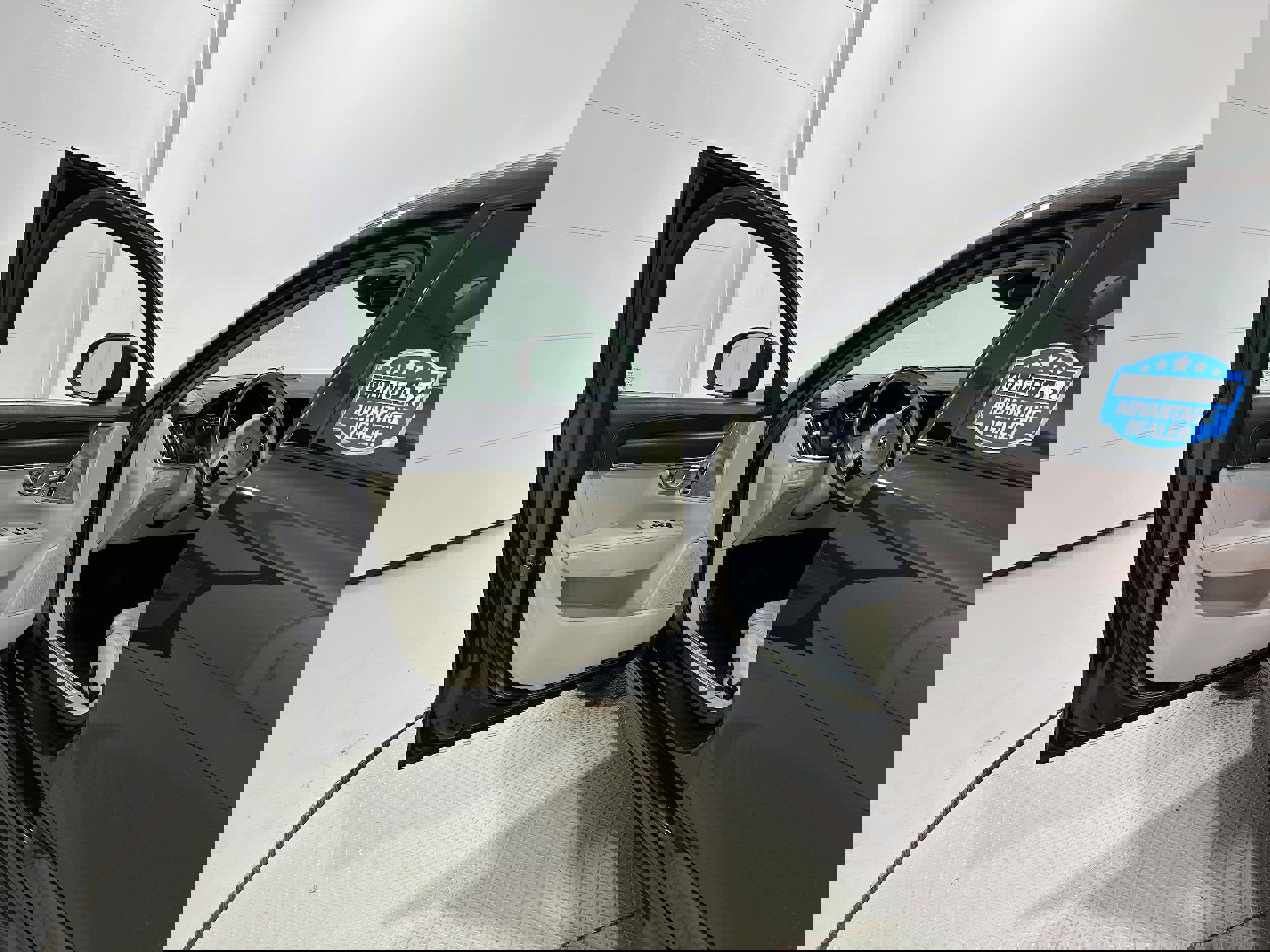 Used 2017 Volvo V90 T6 Cross Country image 22