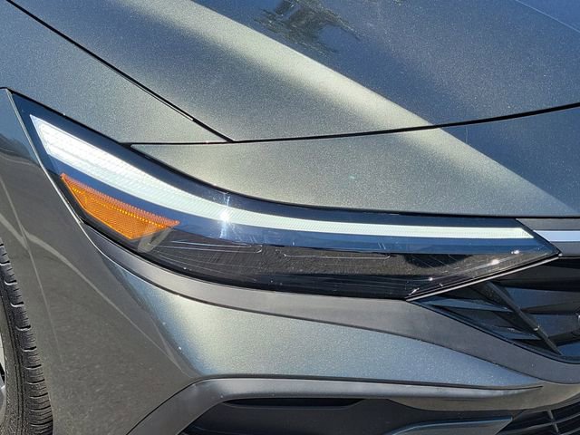 Used 2025 Hyundai Elantra Sport image 33