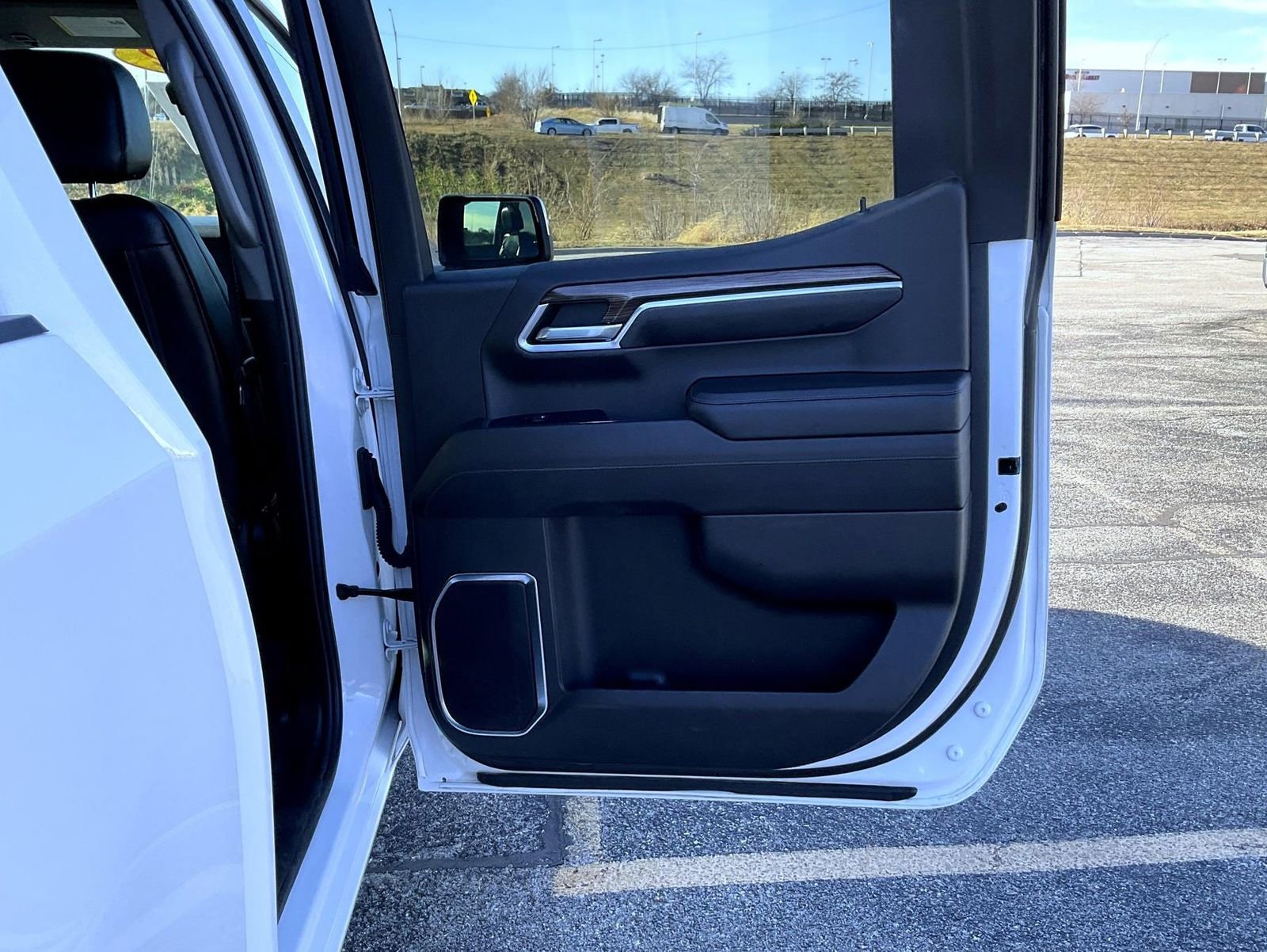 Used 2022 Chevrolet Silverado 1500 LT AWD/4WD image 18