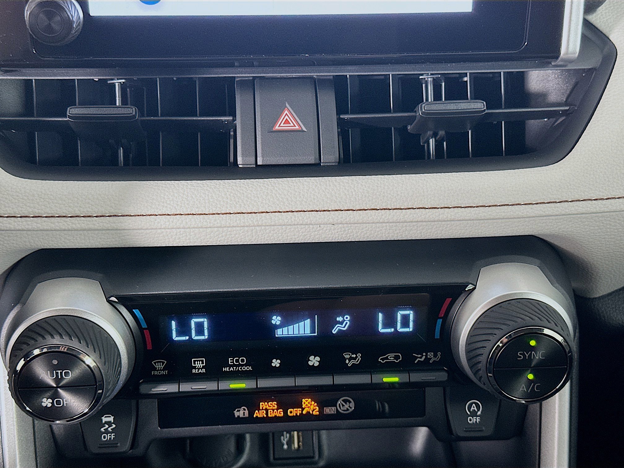 Used 2025 Toyota RAV4 XLE w/ Convenience Package image 24