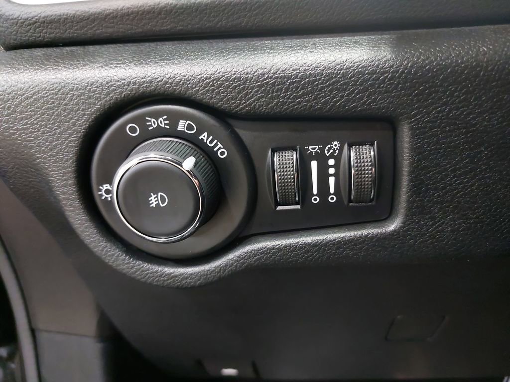 Used 2025 Chrysler Pacifica Select FWD image 24