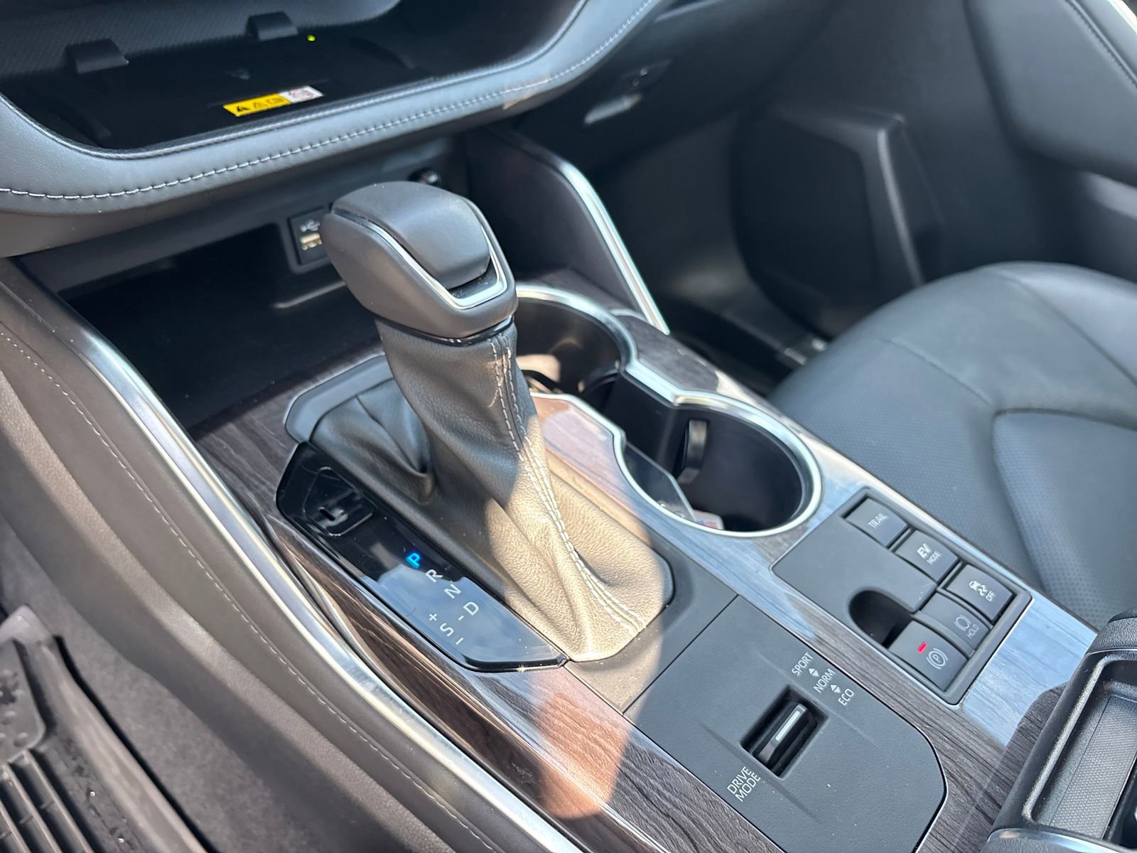 Used 2023 Toyota Highlander Platinum image 25