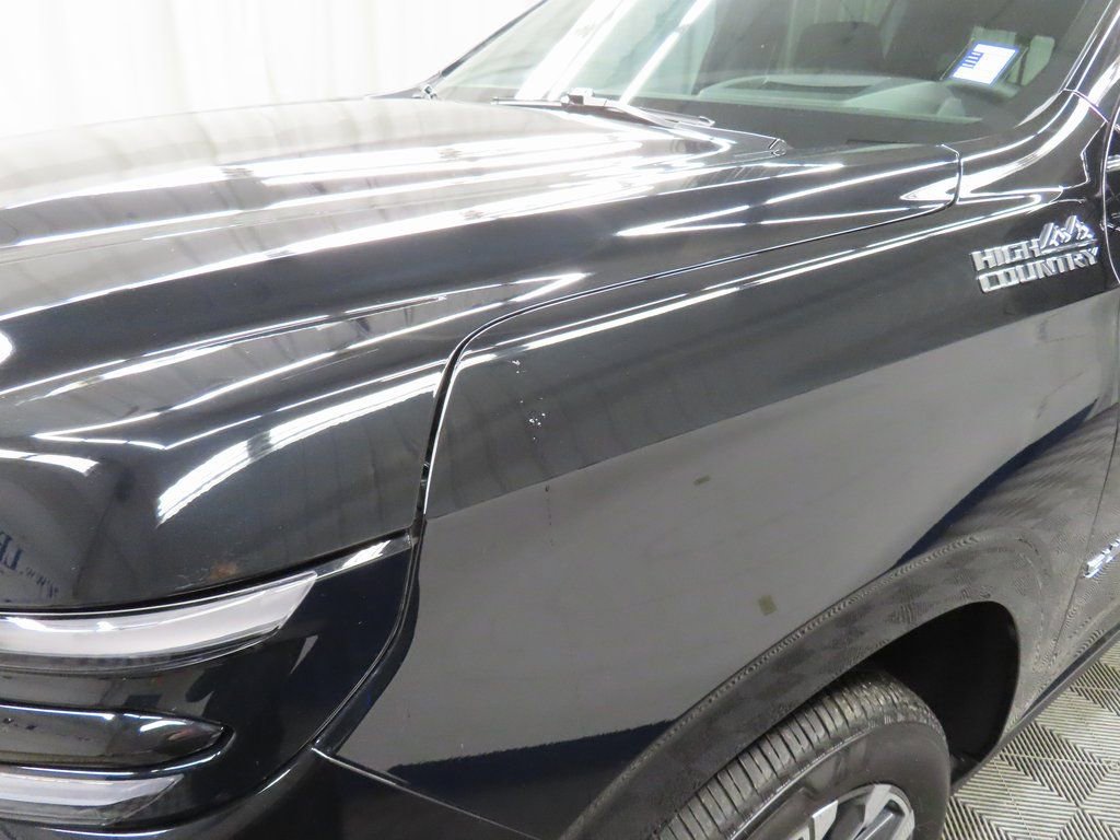 Used 2025 Chevrolet Suburban High Country AWD/4WD image 40