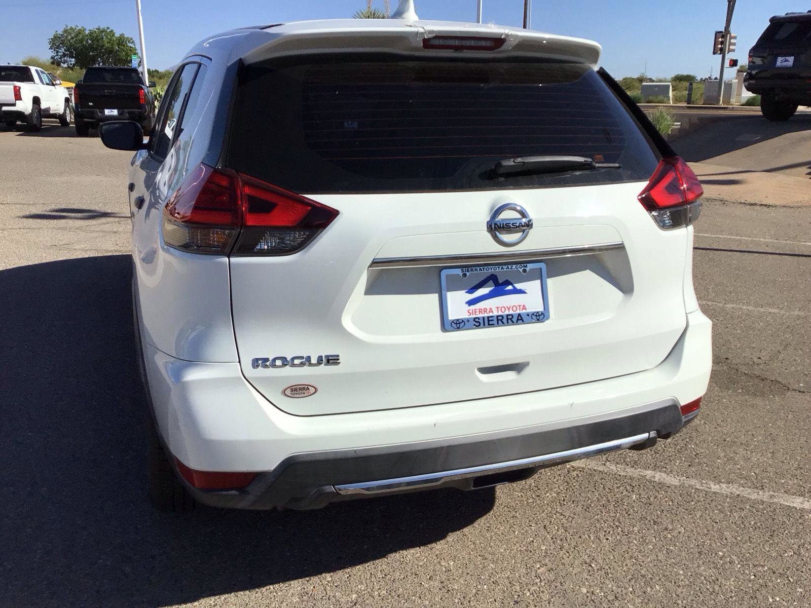 Used 2017 Nissan Rogue S FWD image 11