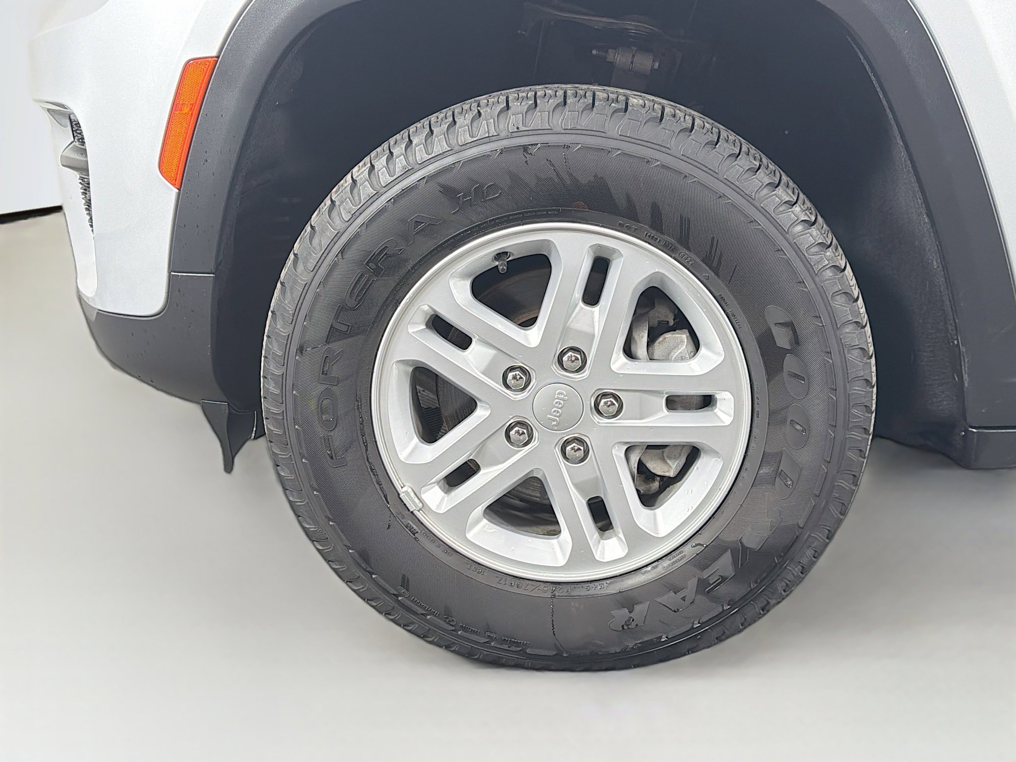 Used 2024 Jeep Grand Cherokee Laredo image 29