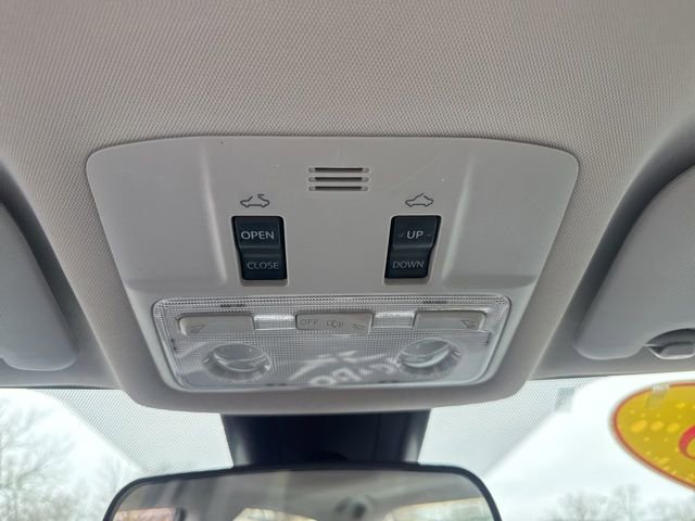 Used 2018 Toyota Corolla LE w/ LE Premium Package w/Moonroof image 29