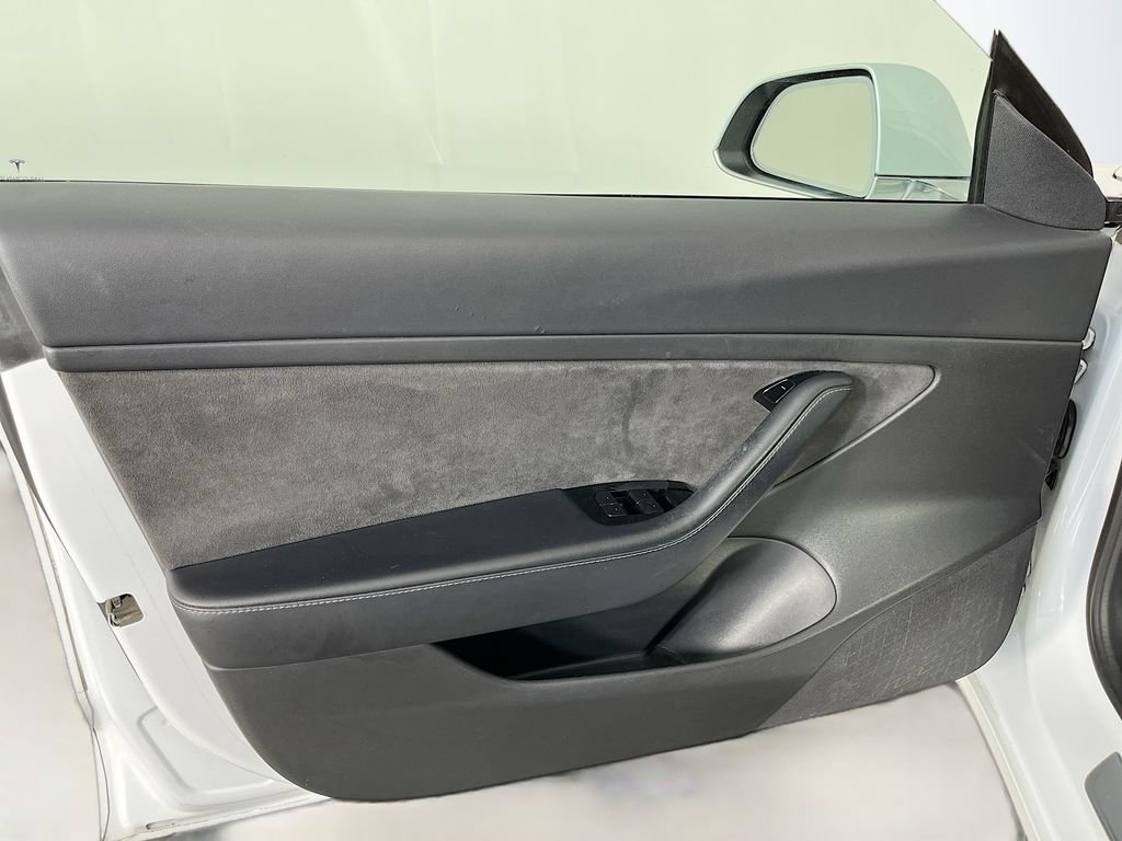 Used 2020 Tesla Model 3 Standard Range RWD image 24