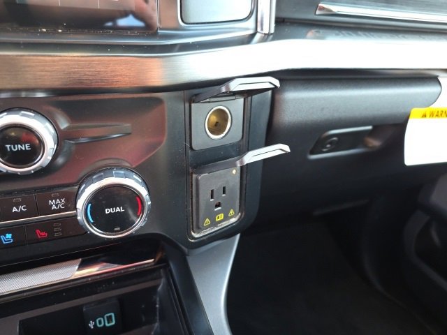 Used 2023 Ford F350 Lariat w/ Chrome Package image 24