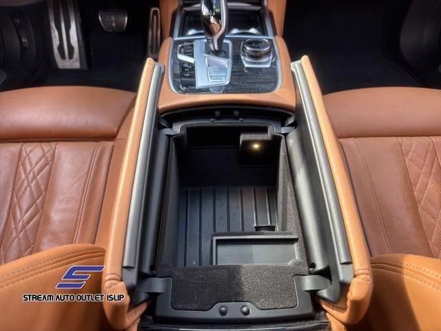 Used 2022 BMW 750i xDrive w/ Executive Package AWD/4WD image 32