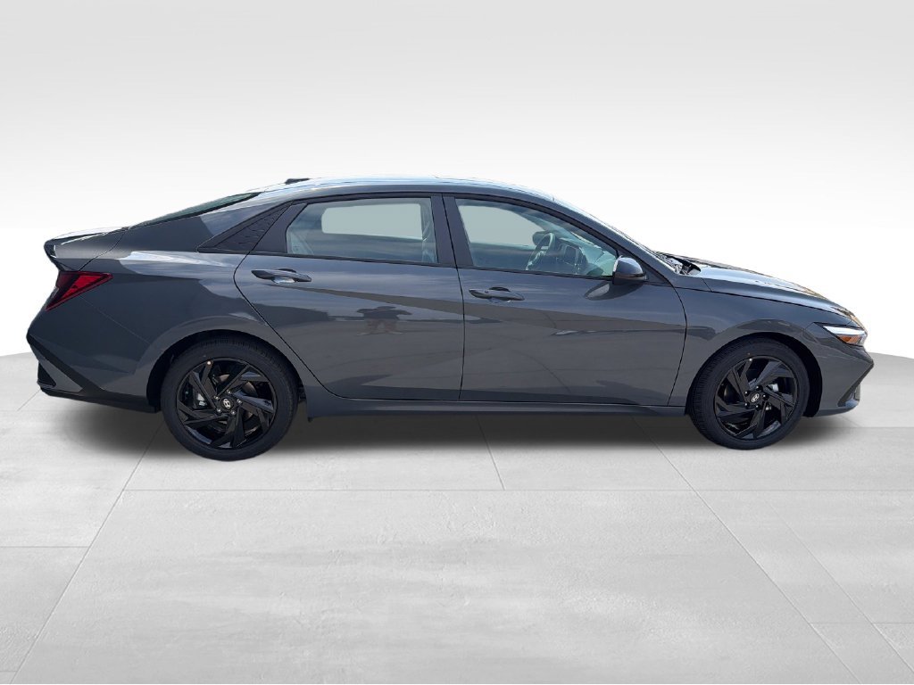 New 2026 Hyundai Elantra SEL Sport FWD image 8