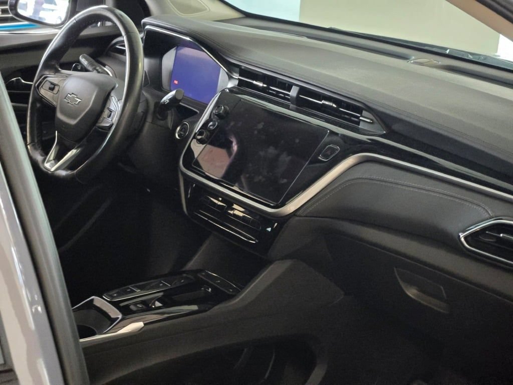 Certified 2023 Chevrolet Bolt EUV LT w/ Convenience Package FWD image 8