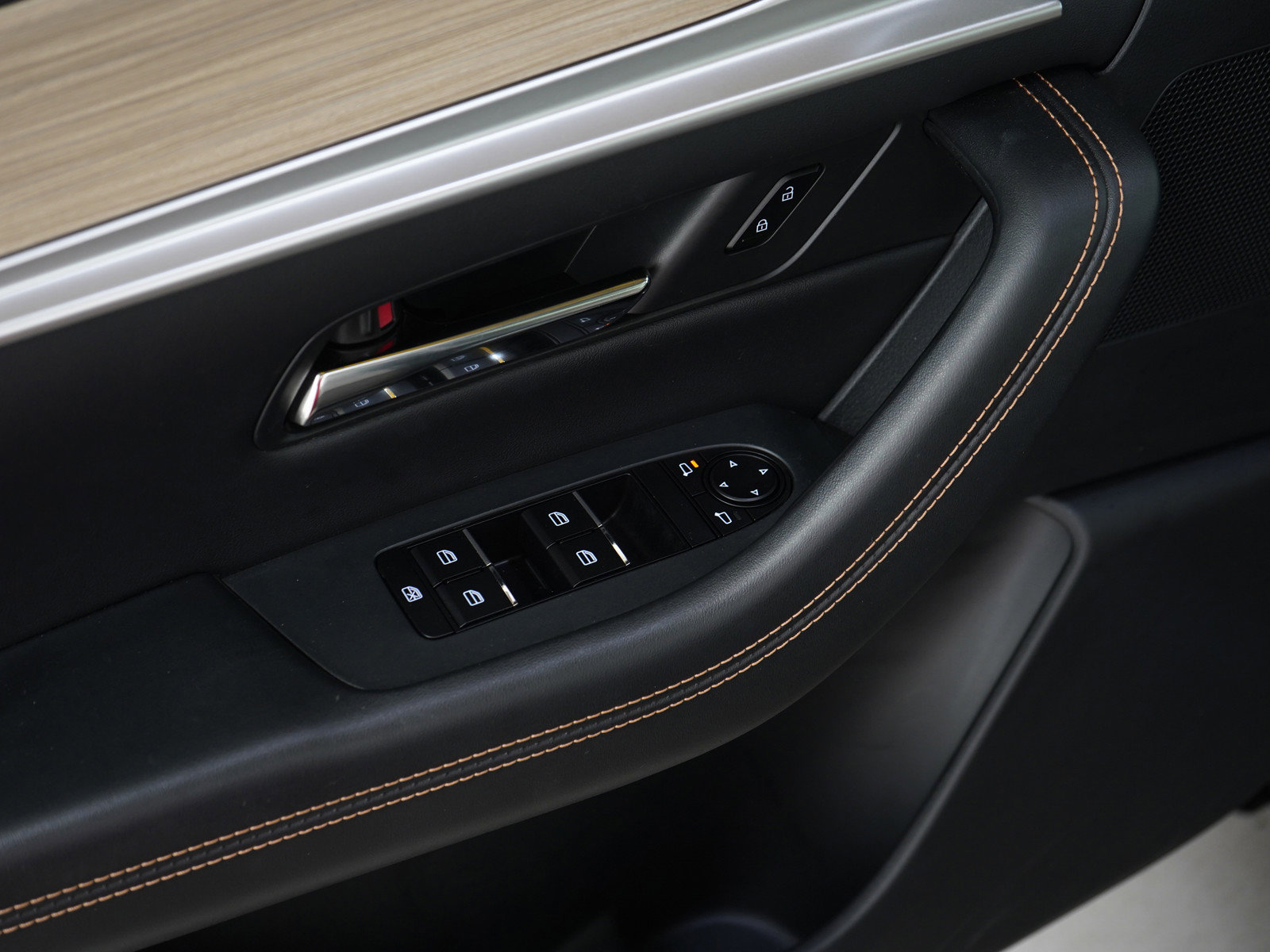 Certified 2025 MAZDA CX-90 Plug-In Hybrid w/Premium Sport image 23