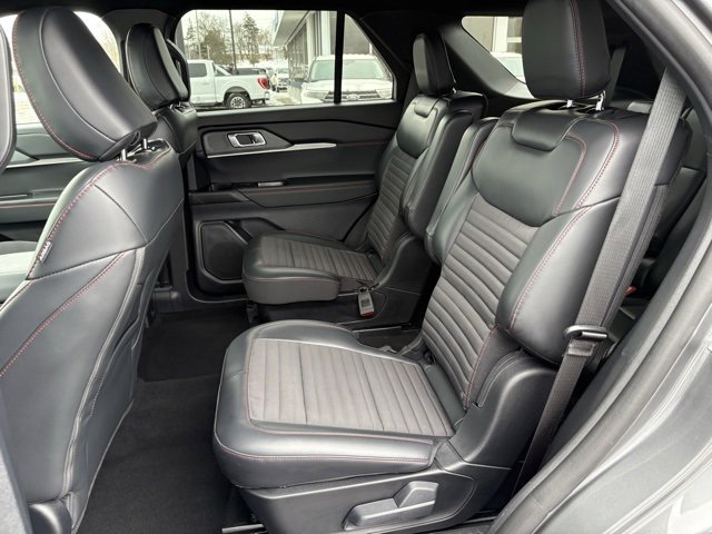 Used 2025 Ford Explorer ST-Line image 19