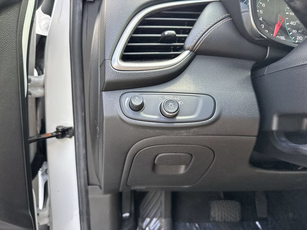 Used 2019 Chevrolet Trax LT w/ LT Convenience Package FWD image 54