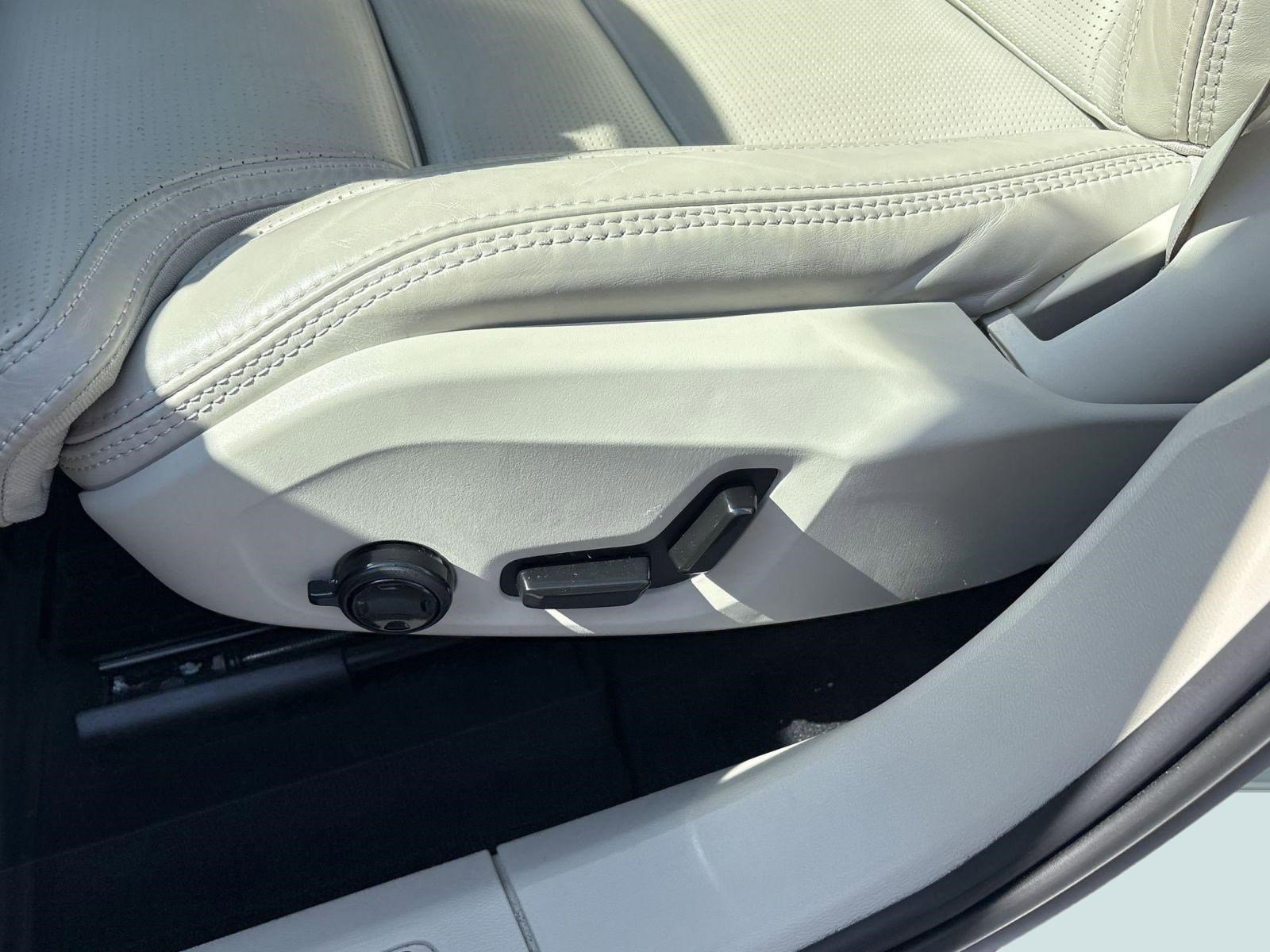 Used 2023 Volvo XC60 B5 Ultimate w/ Climate Package image 14