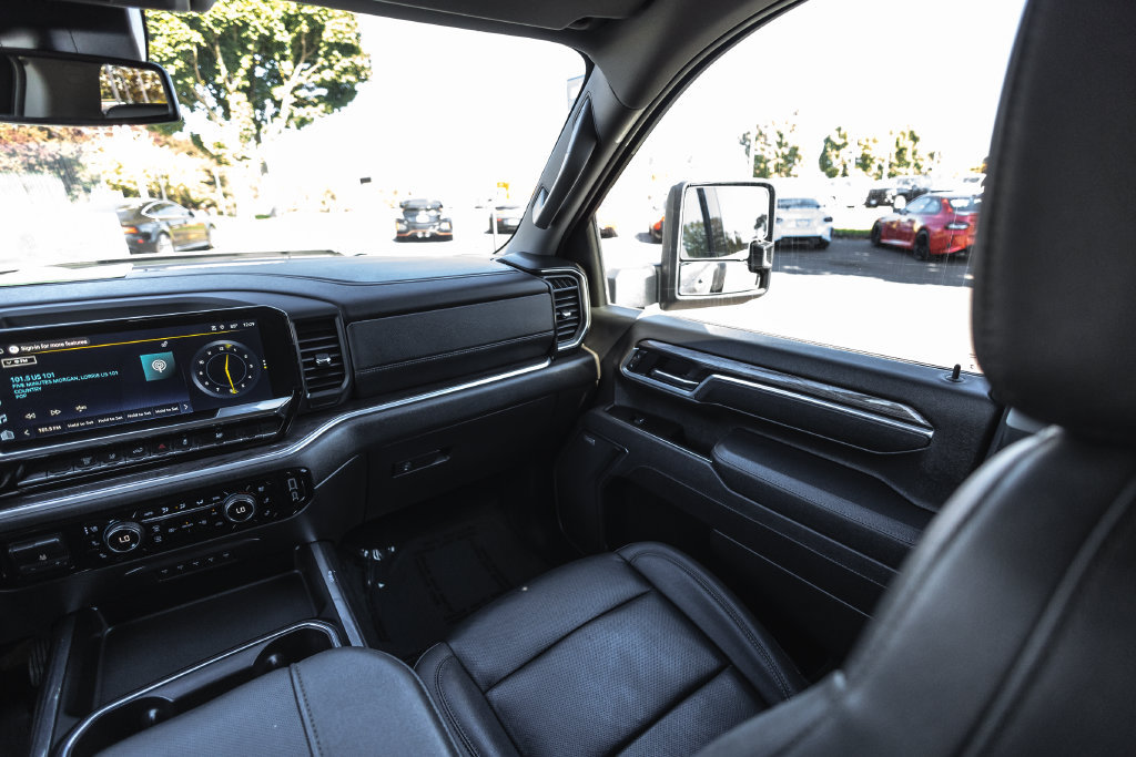 Used 2025 Chevrolet Silverado 3500 LTZ w/ LTZ Convenience Package AWD/4WD image 24