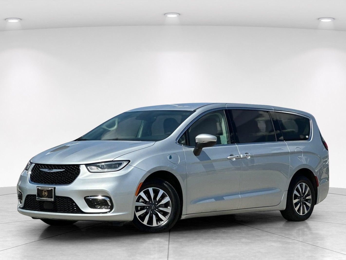 Used 2023 Chrysler Pacifica Touring-L FWD video 2