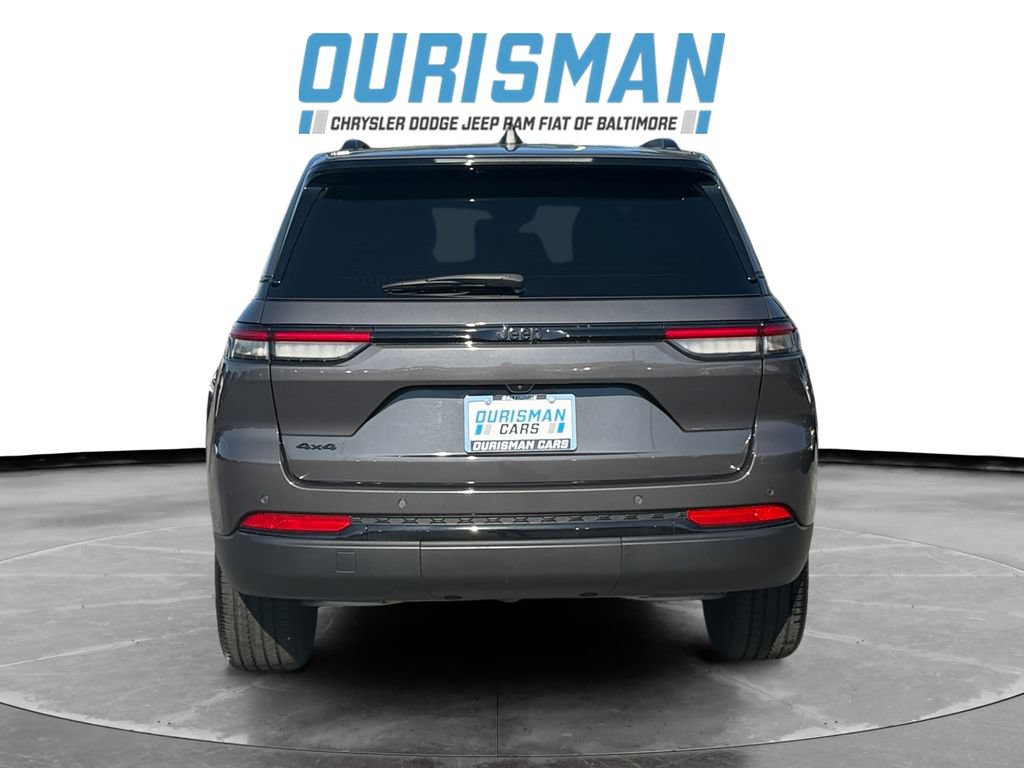 Used 2025 Jeep Grand Cherokee Altitude w/ Trailer Tow Package AWD/4WD image 5