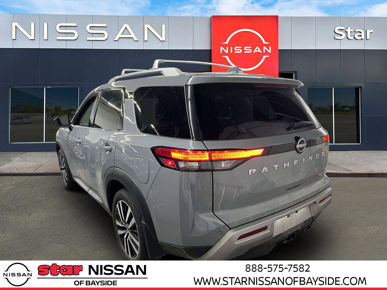 Used 2024 Nissan Pathfinder Platinum w/ Cargo Package image 4