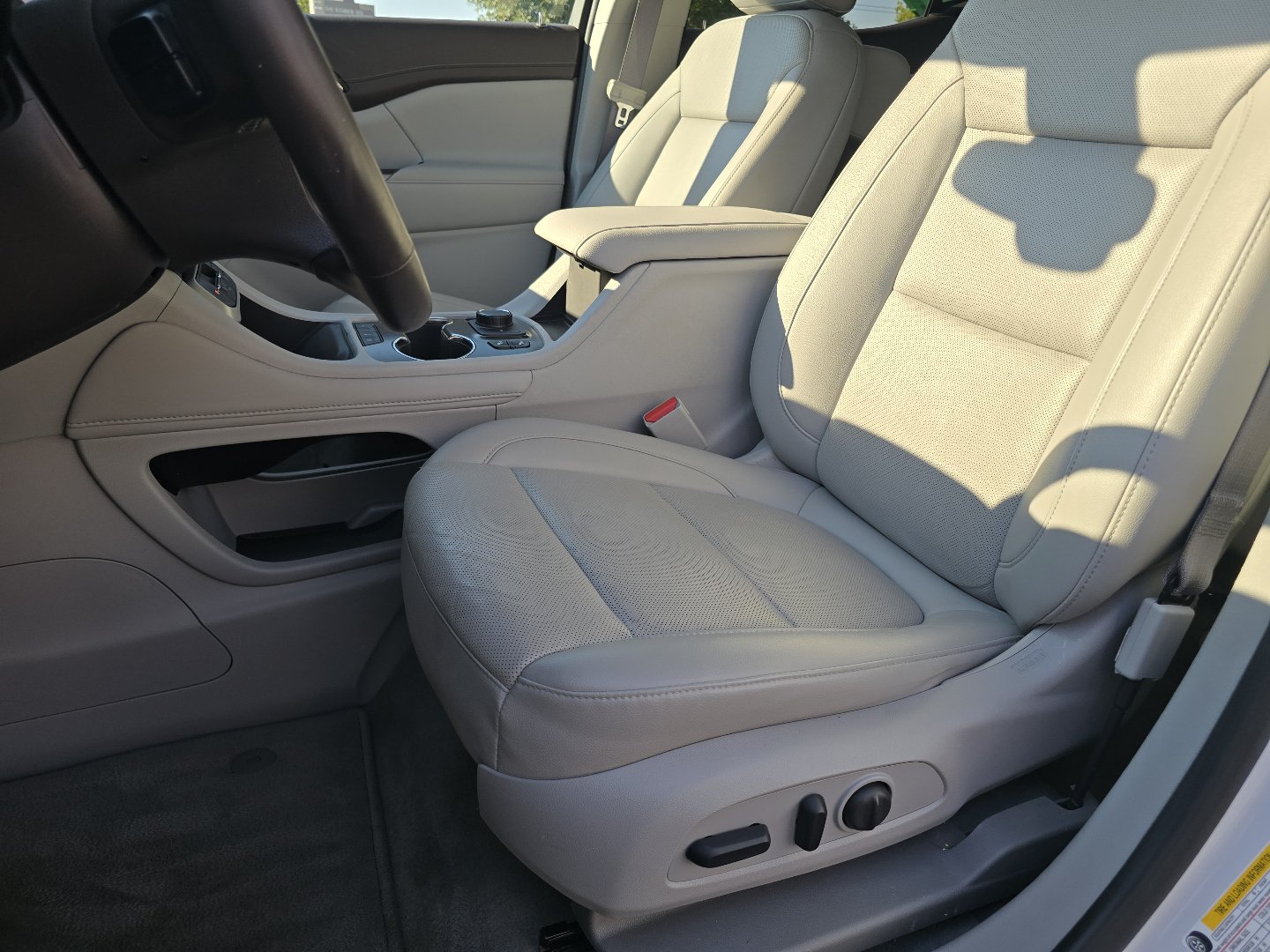 Certified 2023 GMC Acadia SLT AWD/4WD image 32
