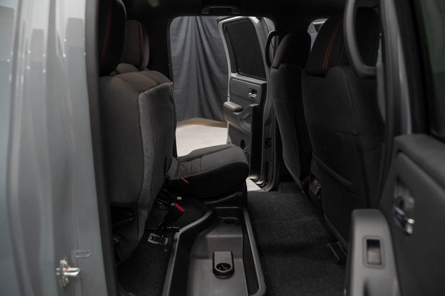 Used 2025 Nissan Frontier PRO-4X w/ Pro Convenience Package image 21
