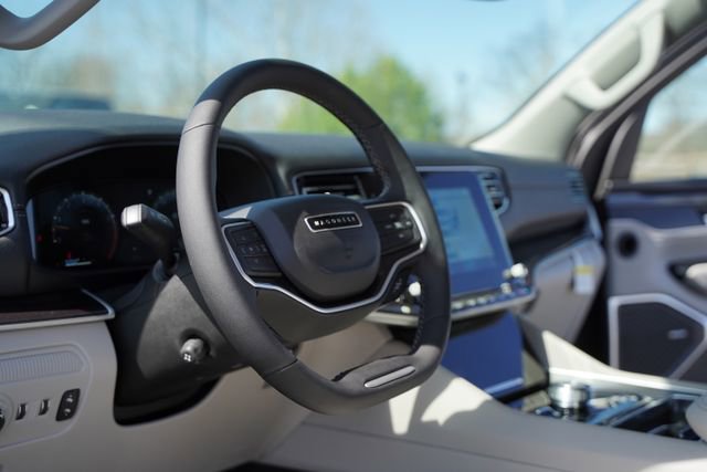 Used 2024 Jeep Wagoneer 4WD w/ Premium Group I image 30