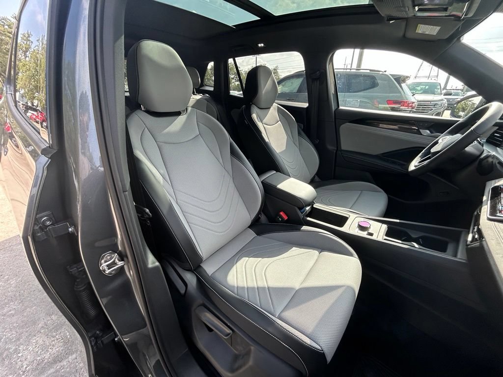 New 2026 Volkswagen Tiguan SE R-Line FWD image 31