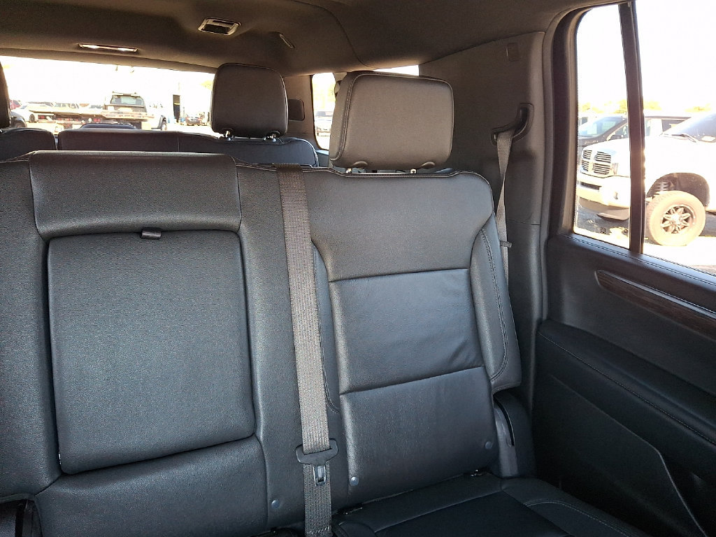 Used 2025 Chevrolet Suburban Z71 AWD/4WD image 21