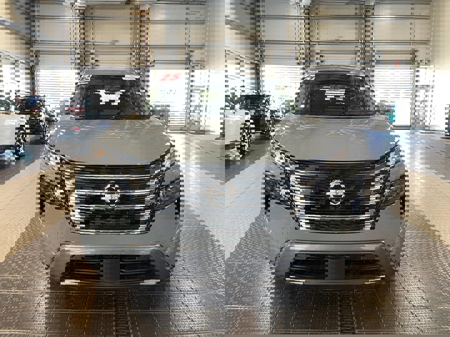 Used 2025 Nissan Rogue SL w/ Tech Package image 3