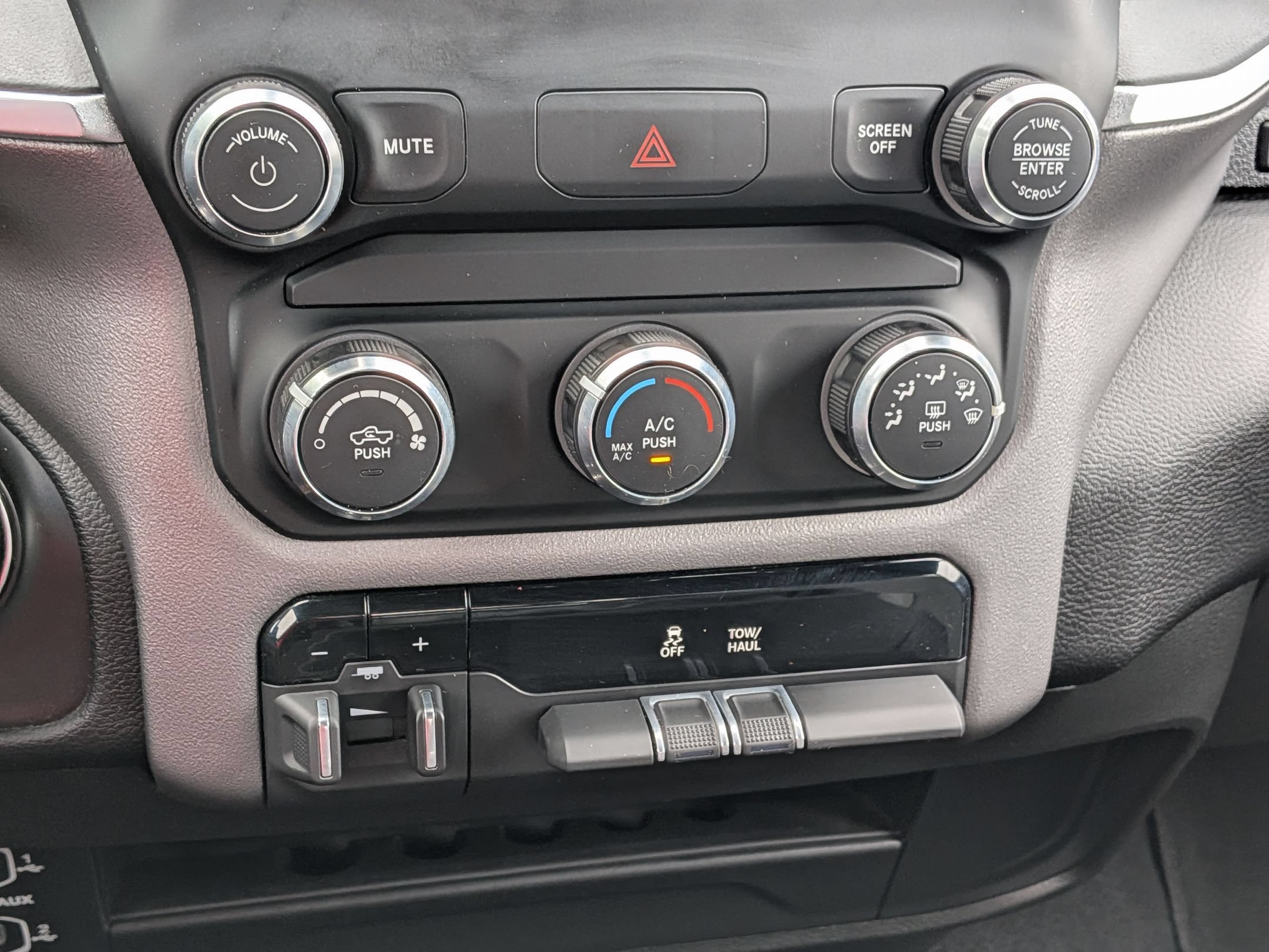 Used 2024 RAM 2500 Big Horn AWD/4WD image 24