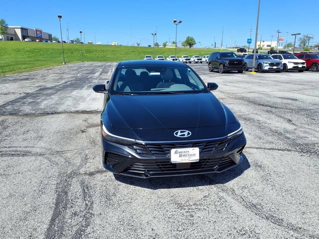 Used 2025 Hyundai Elantra SEL FWD image 3