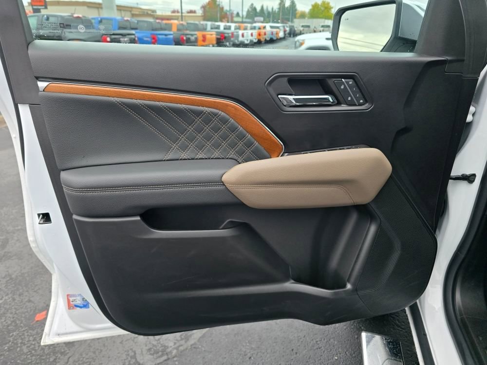 Used 2023 GMC Canyon Denali image 13