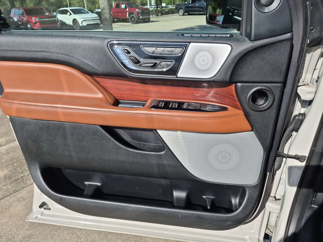 Used 2020 Lincoln Navigator Reserve w/ Luxury Package AWD/4WD image 18