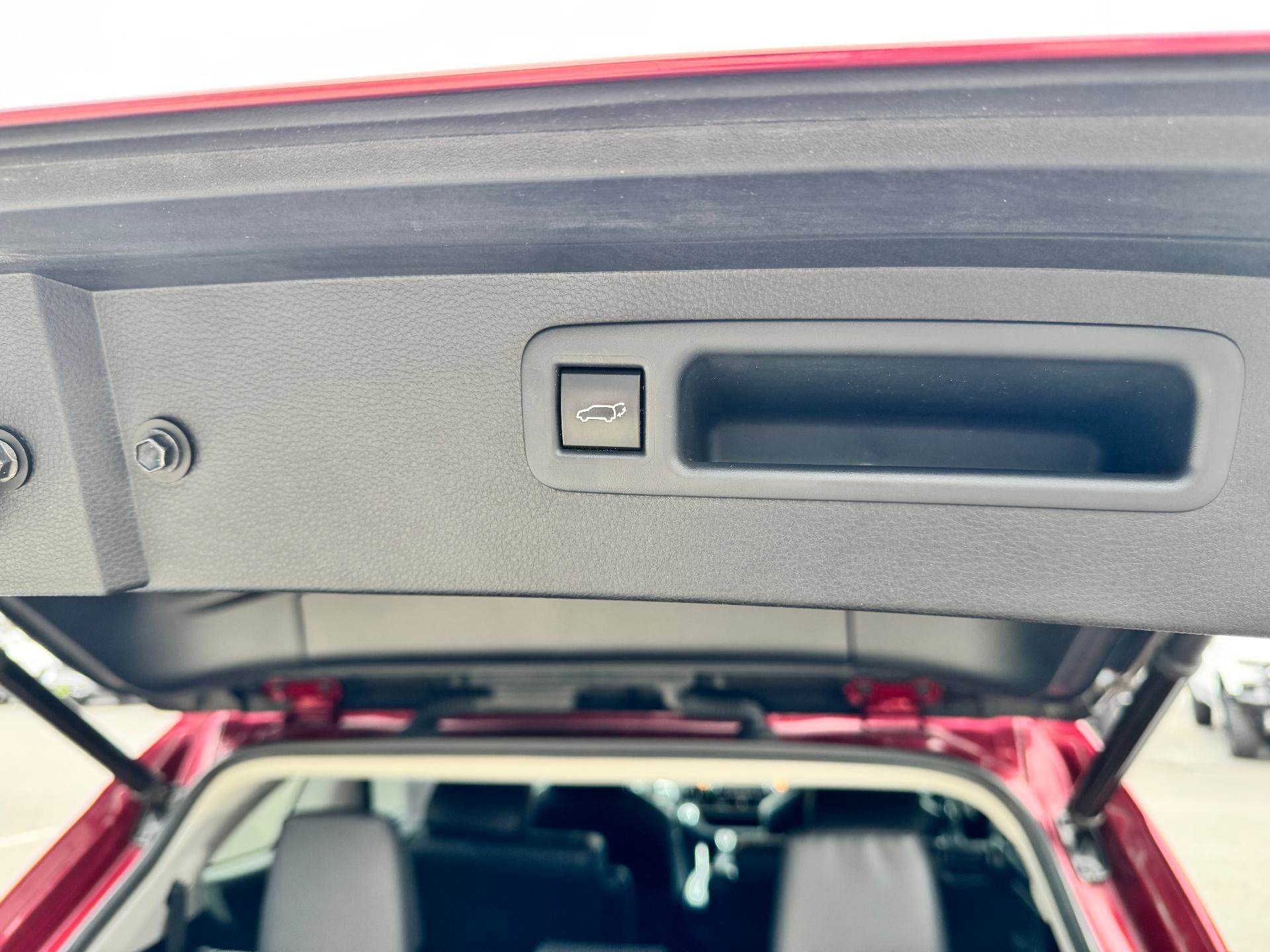 Used 2023 Toyota Highlander XLE image 19
