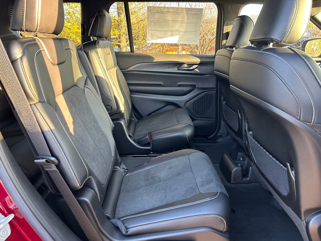 New 2025 Jeep Grand Cherokee L Altitude image 24