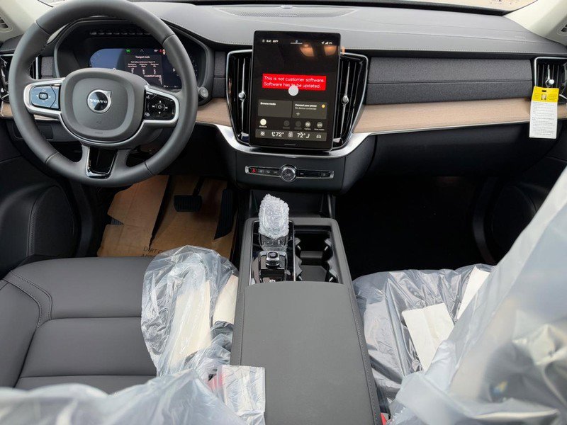 New 2026 Volvo XC90 B6 Plus w/ Protection Package Premier AWD/4WD image 6
