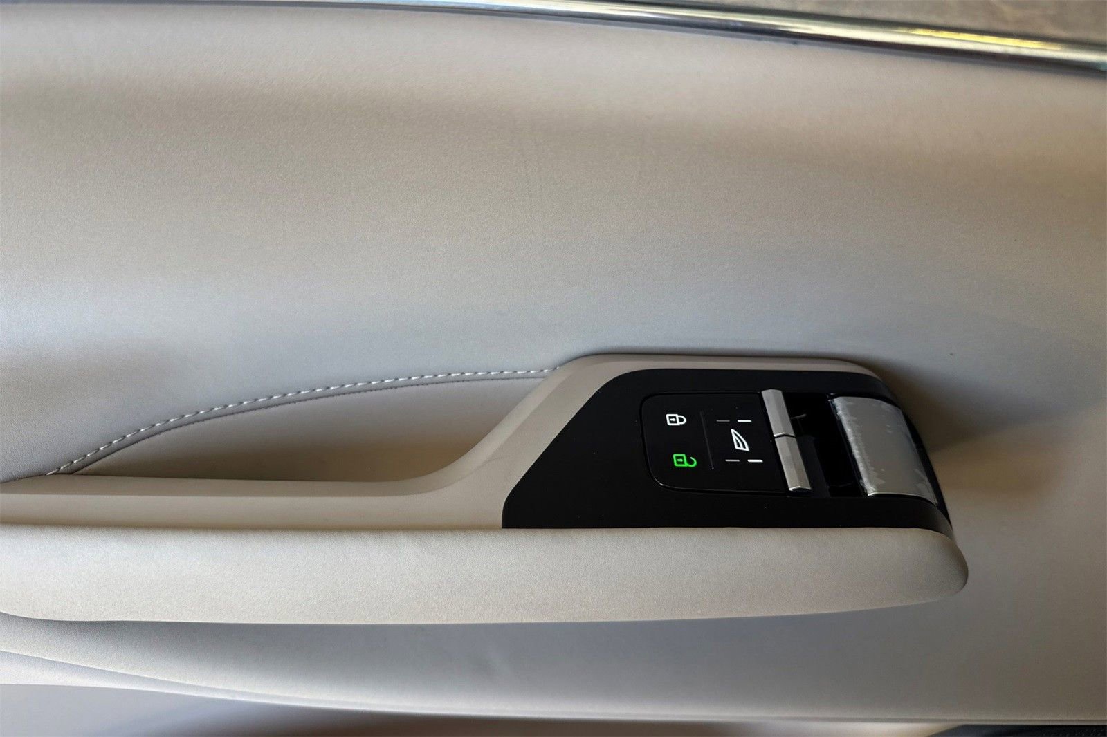 New 2025 Volvo EX90 Plus image 12