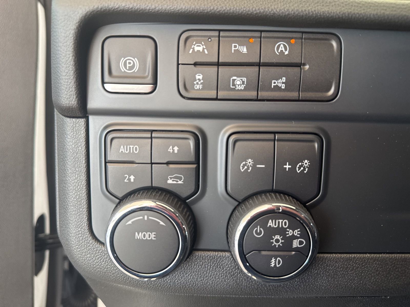 New 2025 Chevrolet Suburban Premier image 26