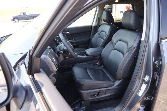 Used 2025 Nissan Pathfinder SL w/ SL Premium Package image 10