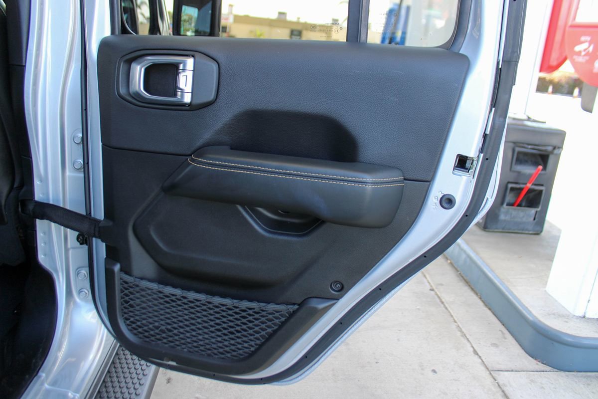Used 2024 Jeep Wrangler Unlimited Sahara w/ Technology Group AWD/4WD image 38