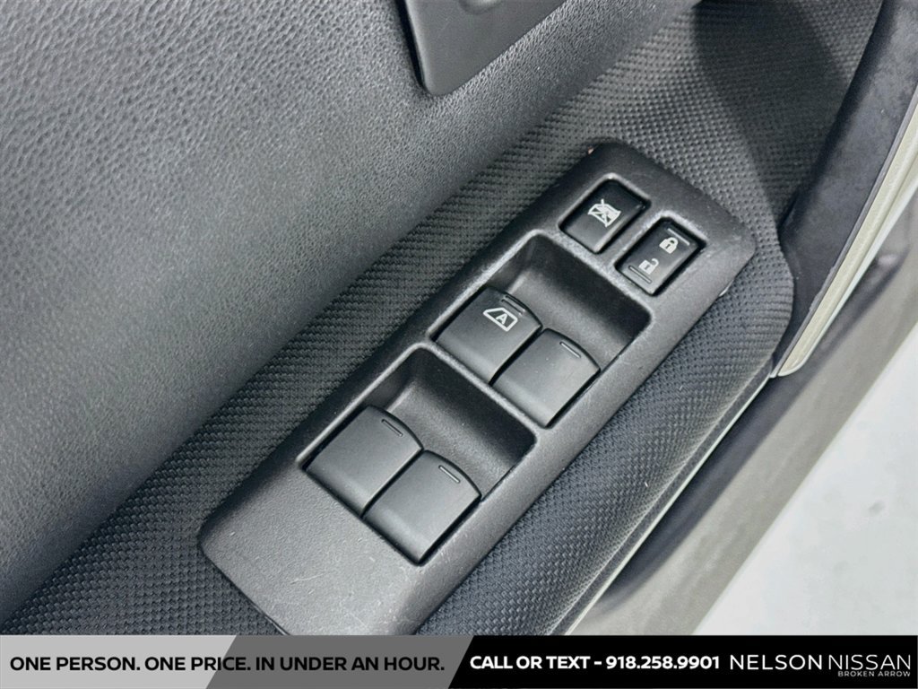 Used 2013 Nissan Rogue SV w/ Premium Pkg AWD/4WD image 18