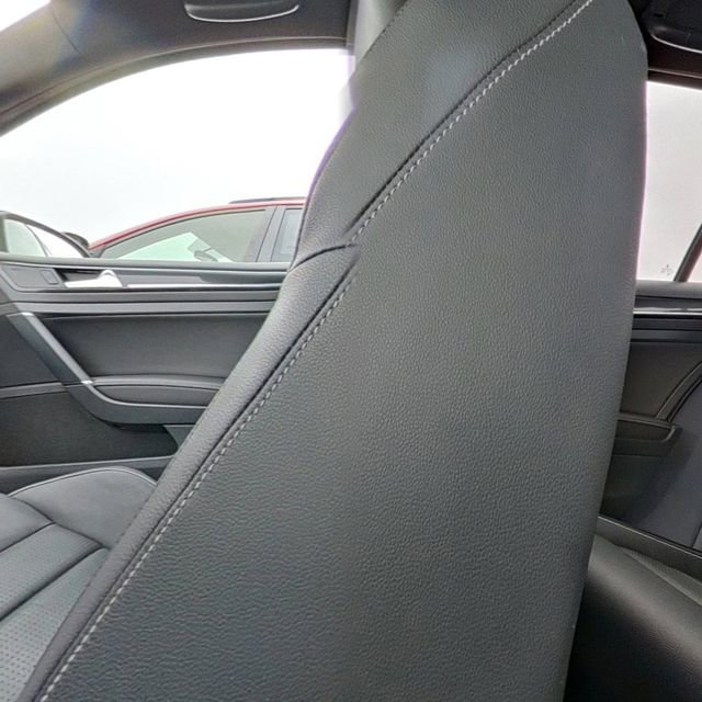 Used 2019 Volkswagen Golf R 4-Door image 27