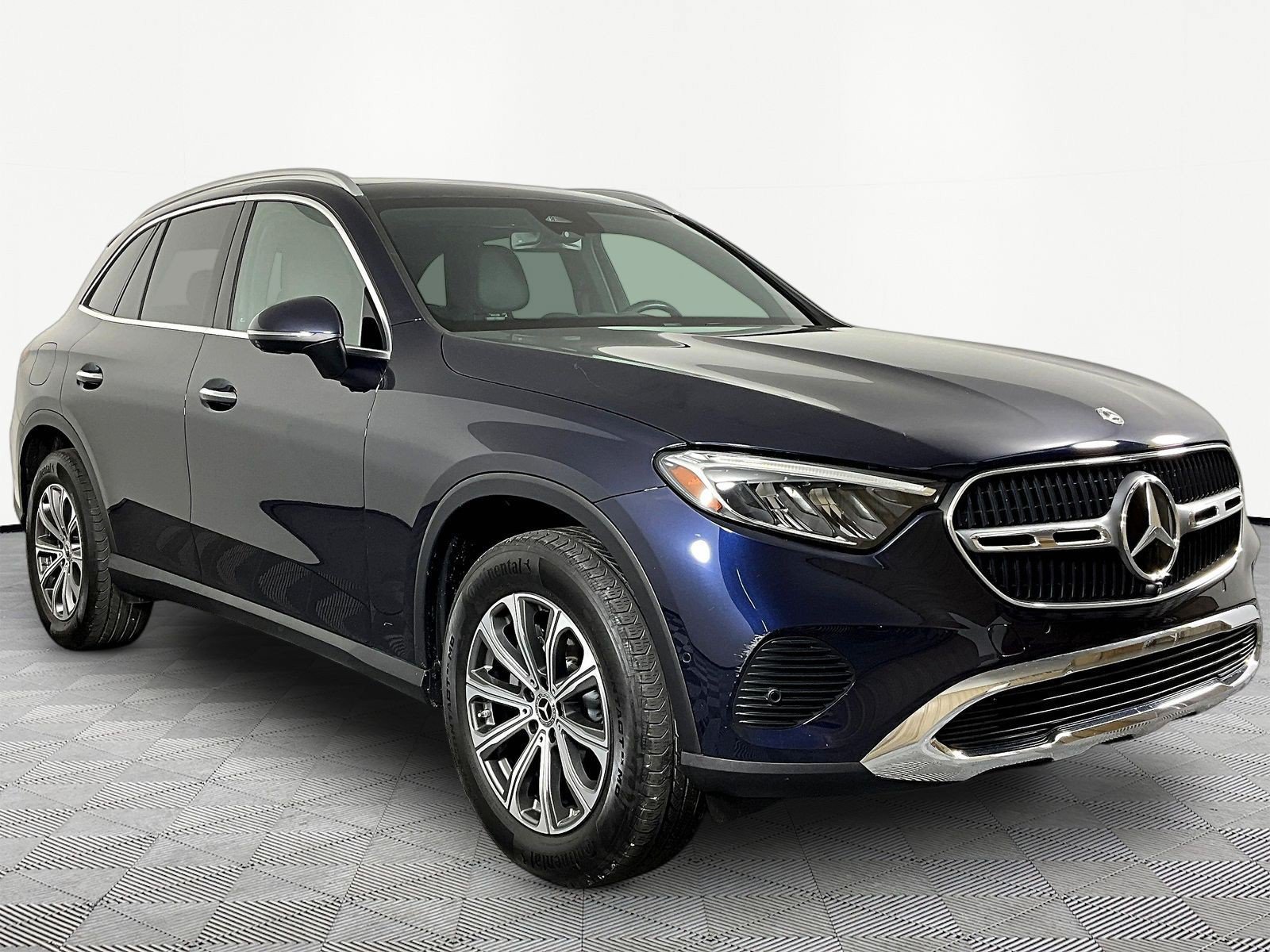 Used 2024 Mercedes-Benz GLC 300 4MATIC image 3