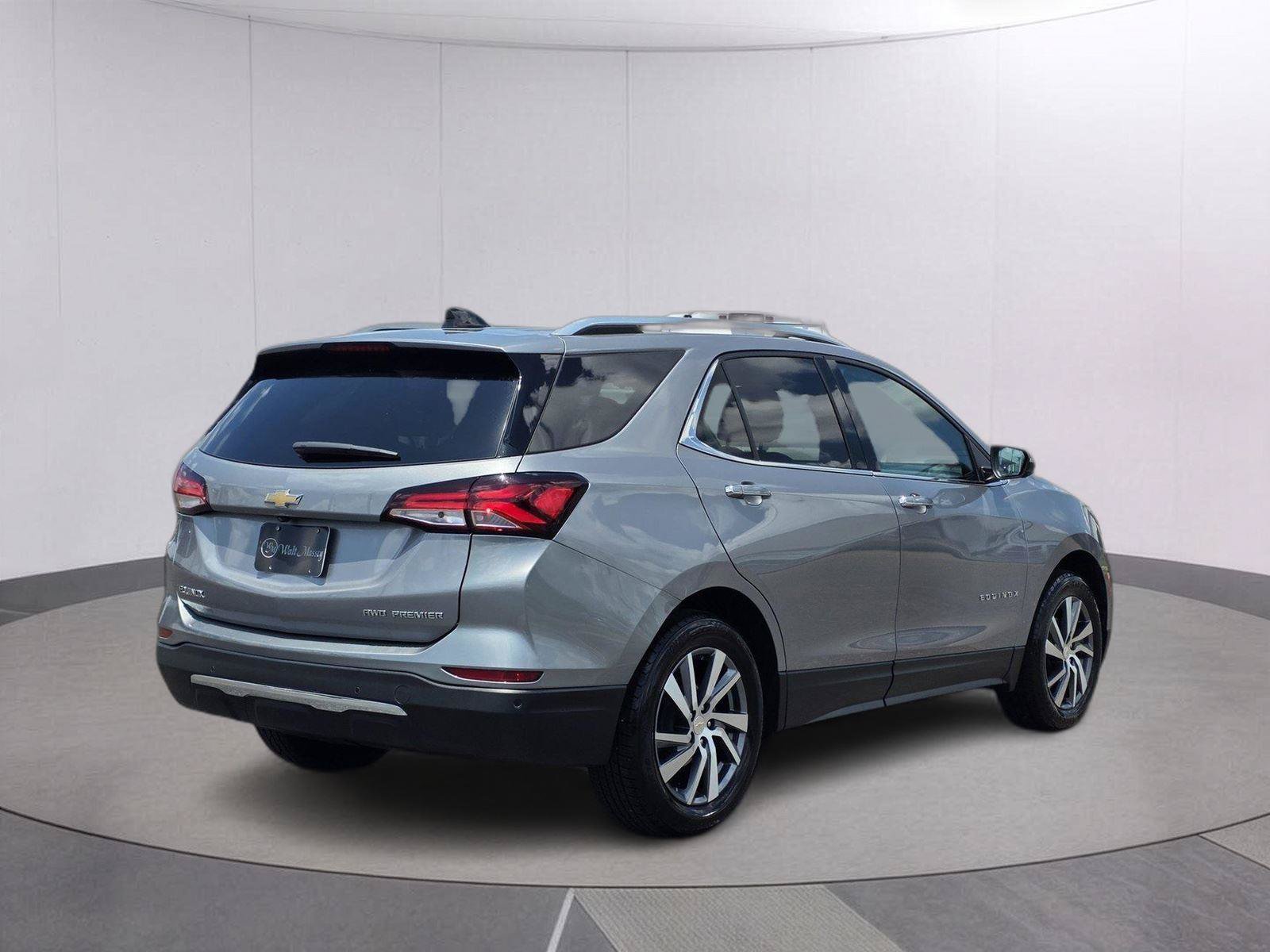 Used 2023 Chevrolet Equinox Premier AWD/4WD image 5