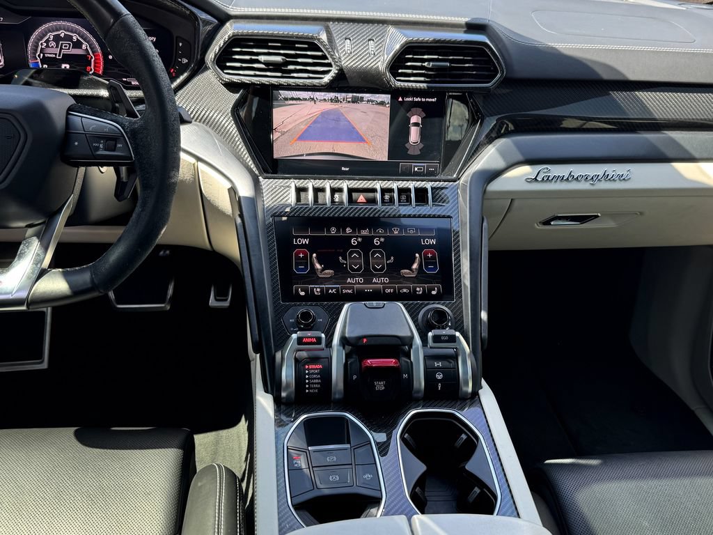Used 2021 Lamborghini Urus AWD/4WD image 32