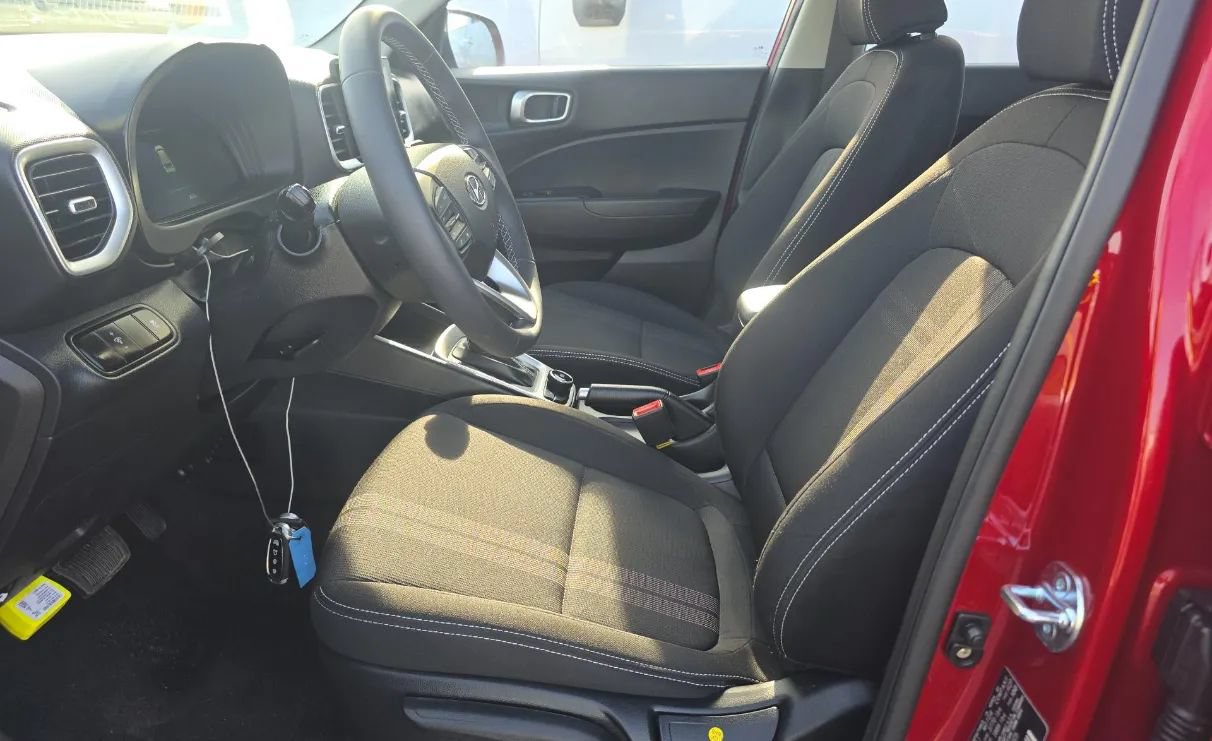 Used 2026 Hyundai Venue SEL FWD image 5