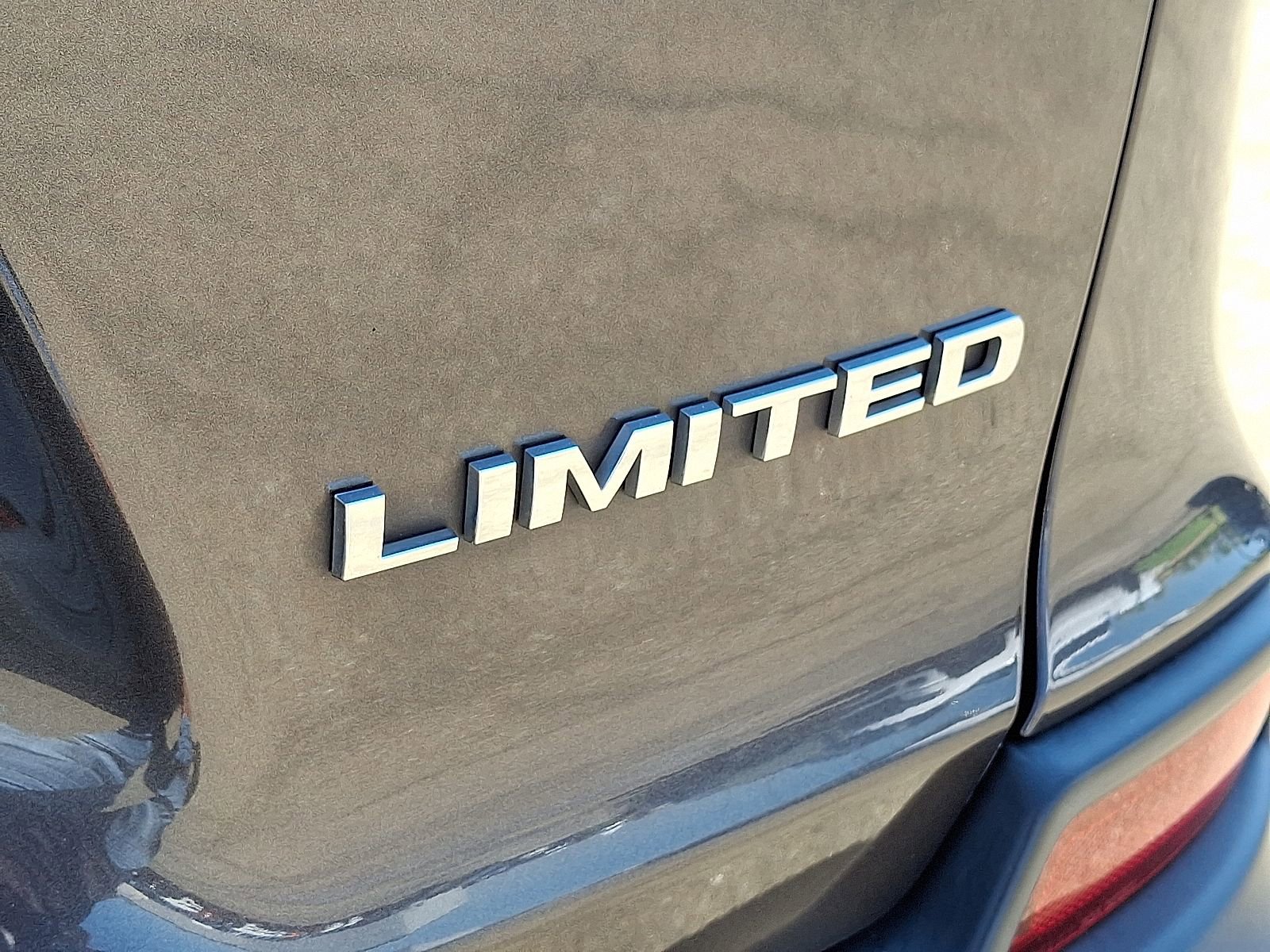 Used 2019 Jeep Cherokee Limited AWD/4WD image 31