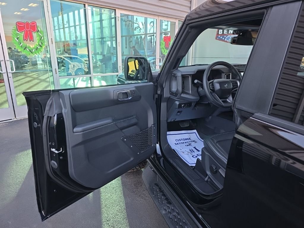New 2025 Ford Bronco Badlands image 9
