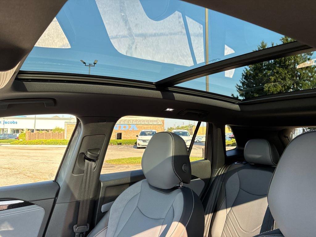New 2026 Volkswagen Tiguan SE R-Line AWD/4WD image 17