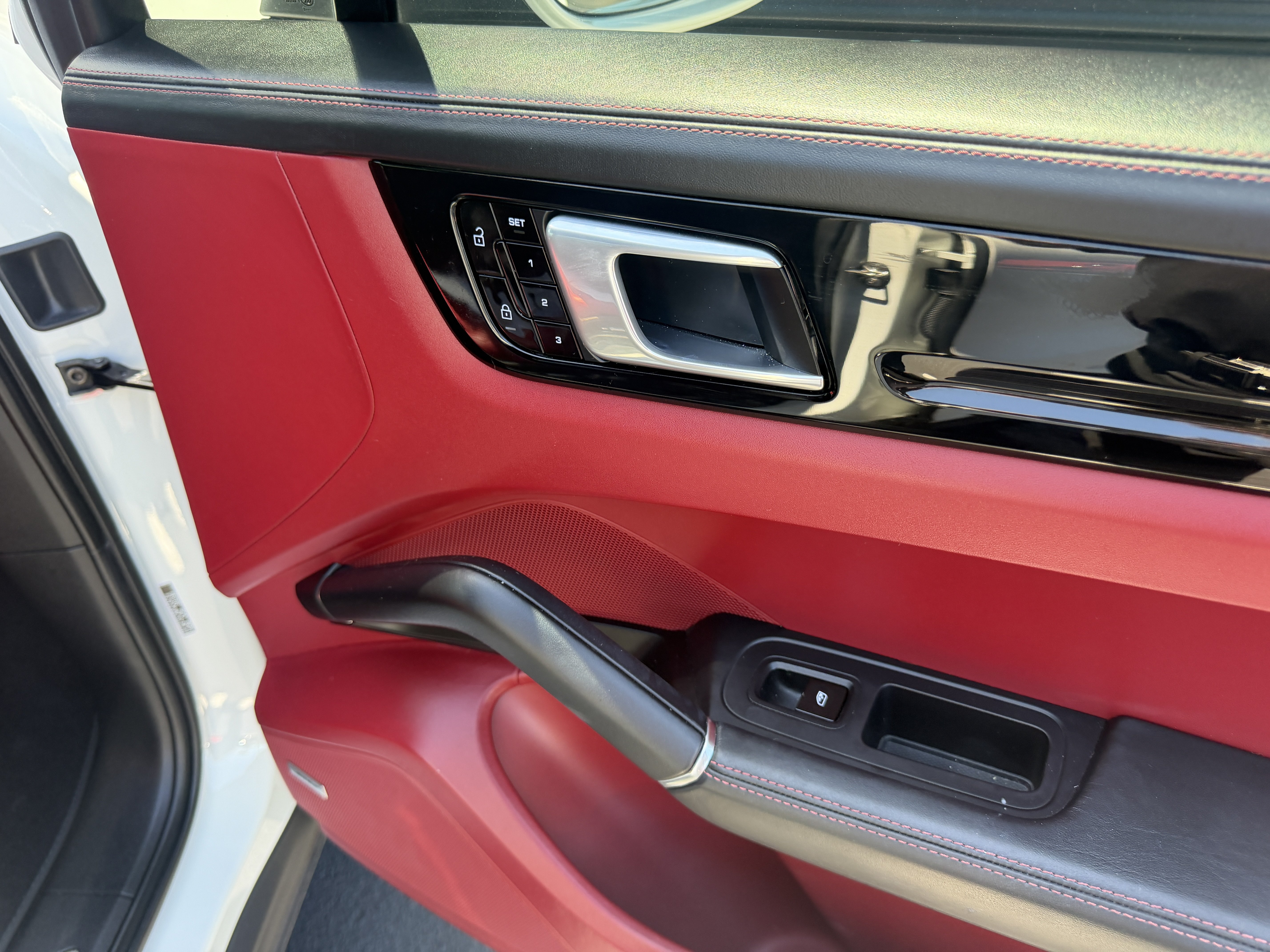 Certified 2021 Porsche Cayenne E-Hybrid AWD/4WD image 26